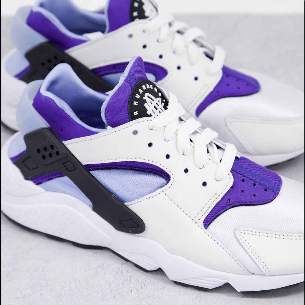 Nike Air Huarache sneakers in white/lapis